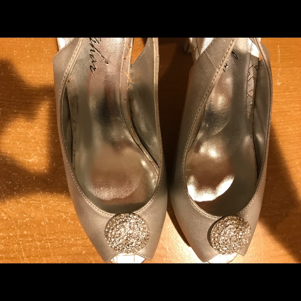 Shoes - Picture 3 of 6
